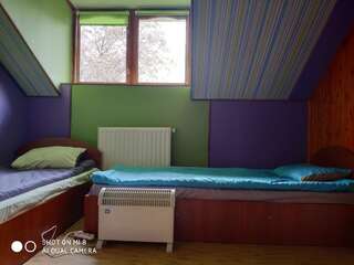 Мини-отель Hostel Vokzal Мукачево Кровать в общем 4-местном номере для мужчин и женщин-3