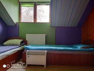 Мини-отель Hostel Vokzal Мукачево Кровать в общем 4-местном номере для мужчин и женщин-7